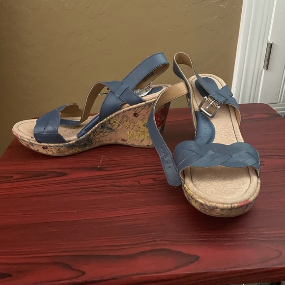 High heel open front book with flower designs - Picture 2 of 3